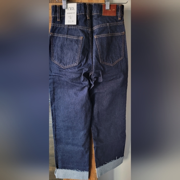 Denim/Jeans - Picture 2 of 3